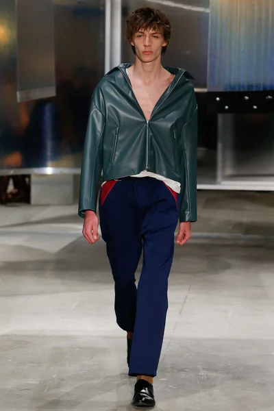 Look 28